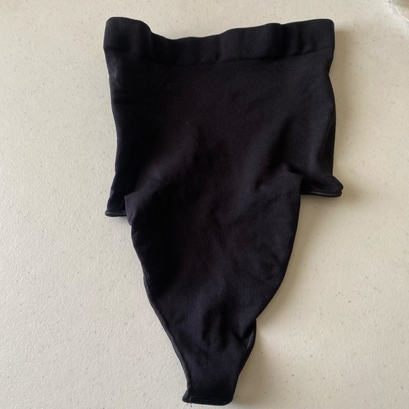 NEW SKIMS Seamless Sculpt High Waisted-Thong Onyx Size S - Picture 5 of 9